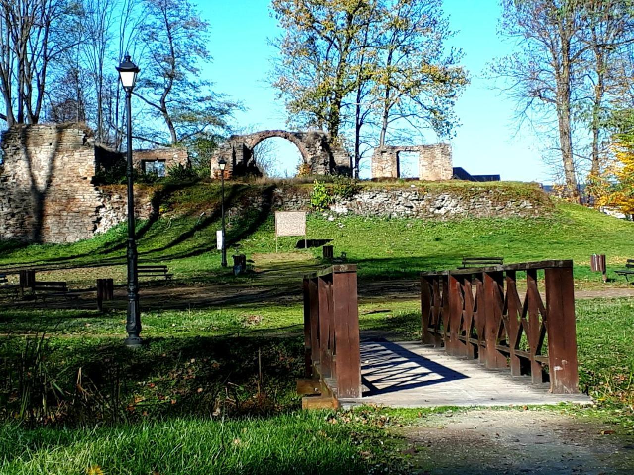 Zajazd Podzamcze Falkow Esterno foto